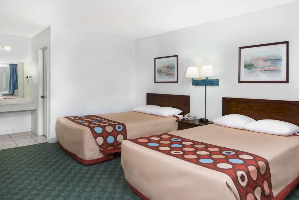 Super 8 by Wyndham Taylorville IL